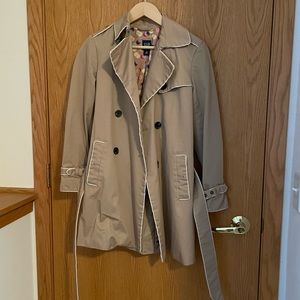 Women’s GAP Tan Trenchcoat, Size: Small